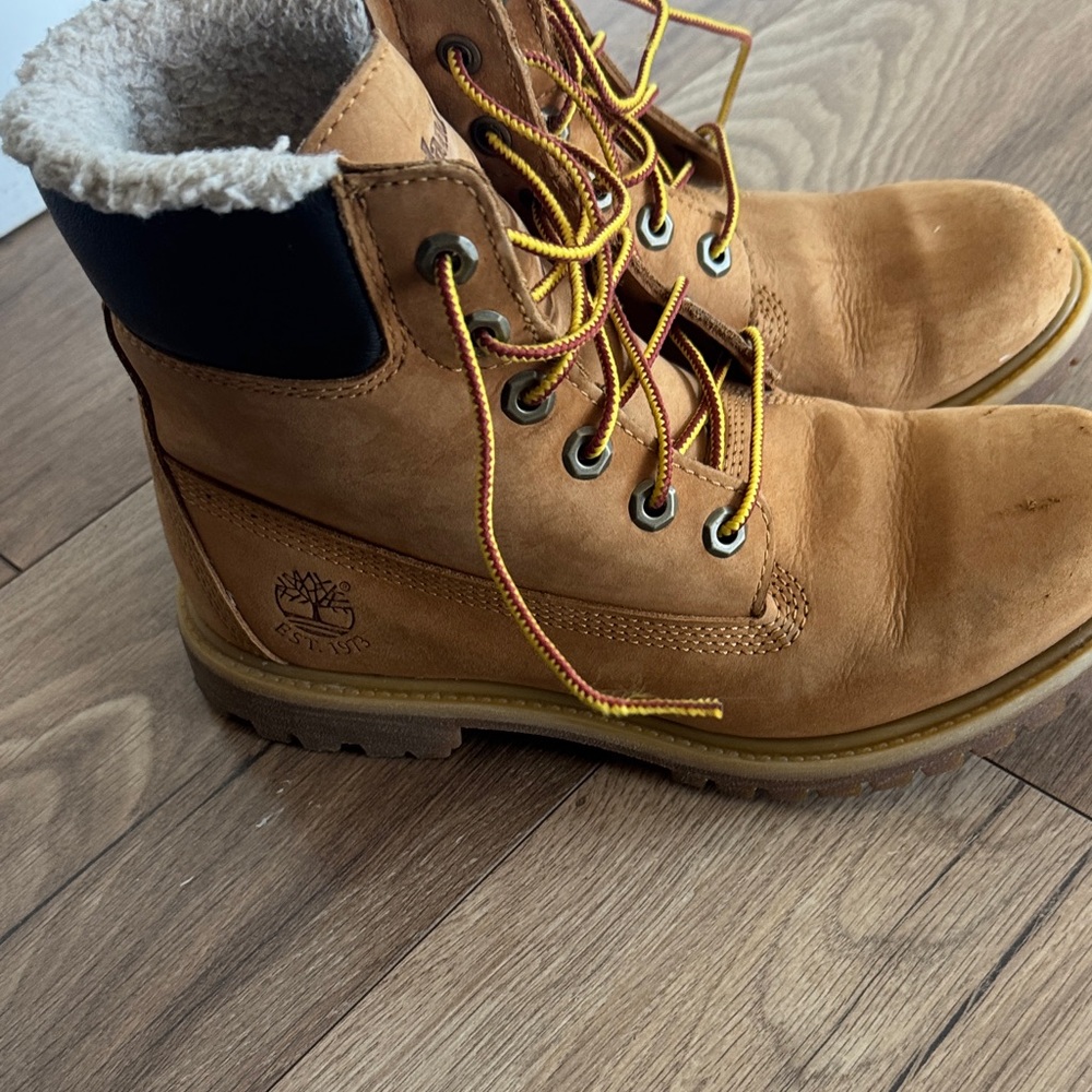 Timberland Brown Leather Boots with Black Accents